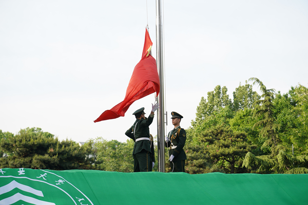 20180504152541489549805064.jpg 升旗_副本.jpg