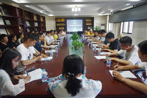 职能处室与学生代表面对面交流_副本.jpg